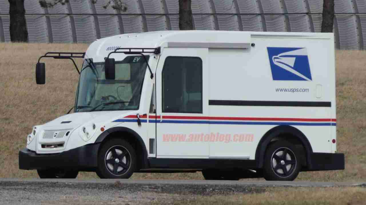 workhorse-usps-mail-truck-004-1