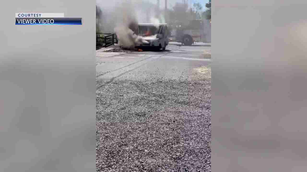 USPS mail delivery truck catches fire in Redmond, Oregon