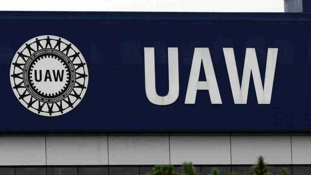 USPS Seeks Extended Stay Of UAW's Suit Over New Vehicles
