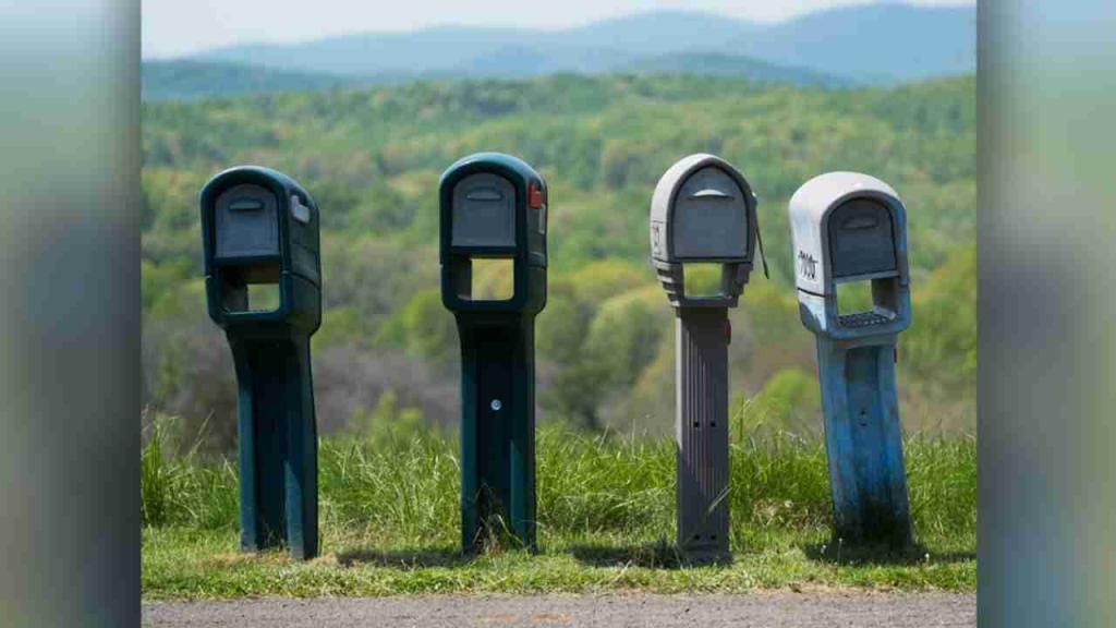 After Hefty Algorithmic Pay Cut, Rural Mail Carriers Are Getting 'a Huge Slap In the Face' From Union