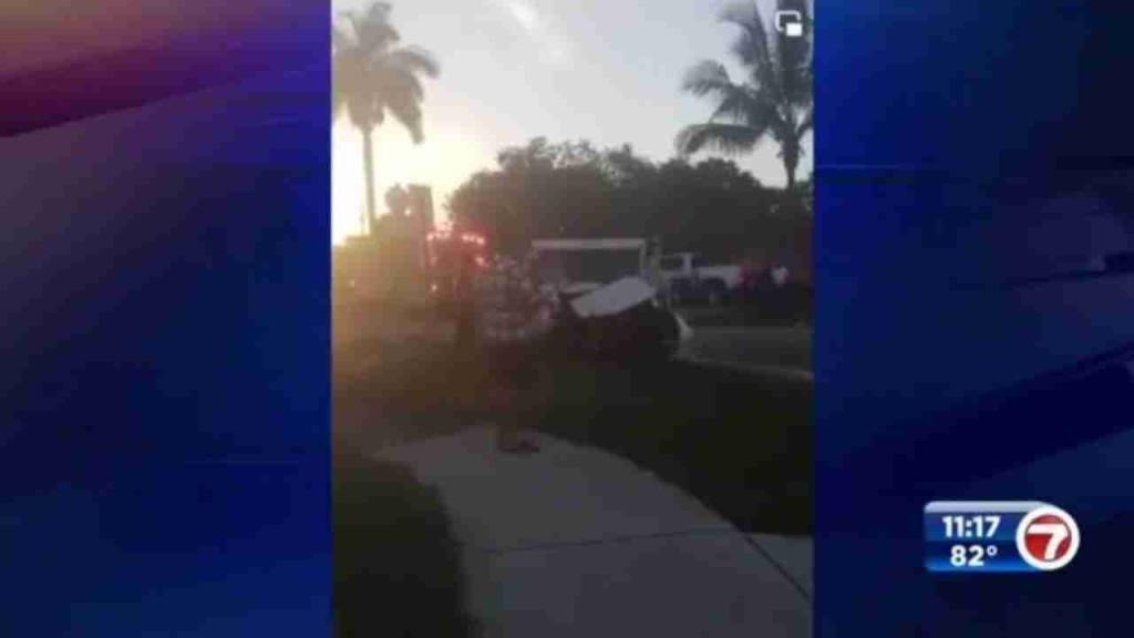 2 hospitalized after crash involving mail carrier, USPS truck in Miami Gardens