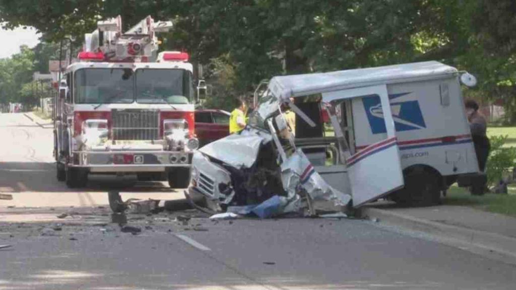 Injuries reported after crash involving mail truck in Englewood, OH