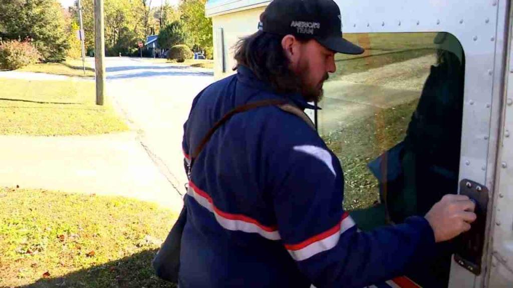 Hendersonville letter carrier possibly saves man's life after noticing mail left untouched