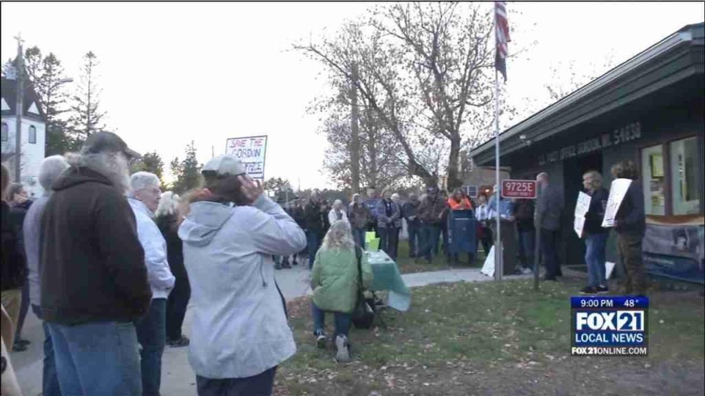 Gordon Residents Hold Rally Pushing For Post Office To Stay Open