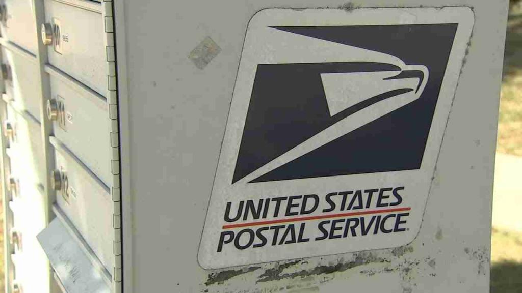 Chicago USPS mail carrier recounts terrifying armed robbery
