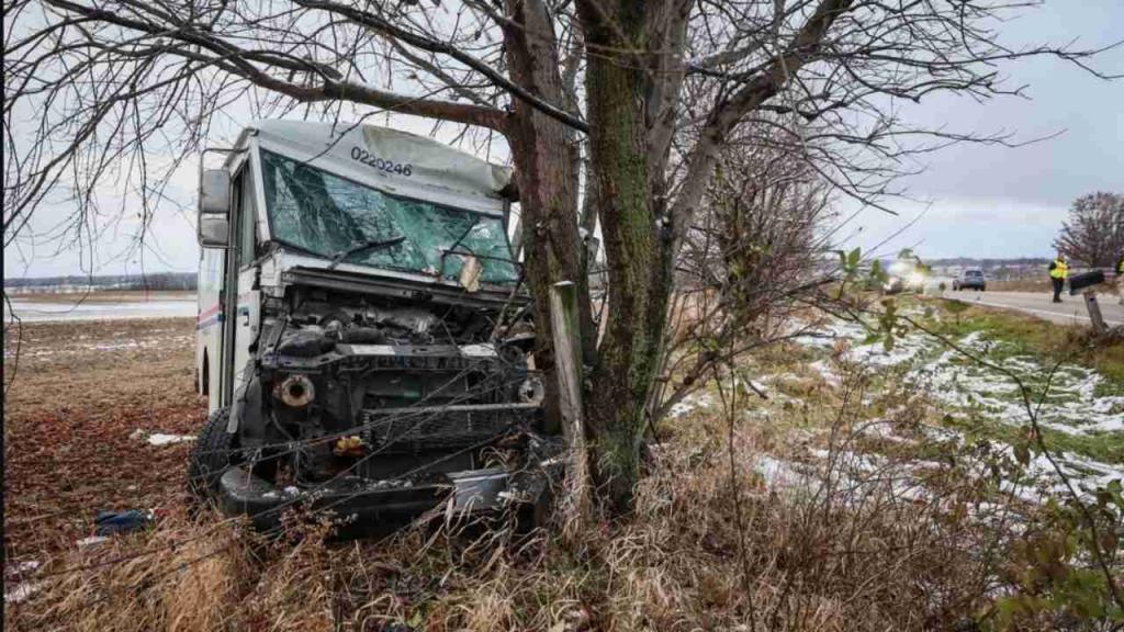 U.S. Postal Service worker sustains life-threatening injuries in crash near Harvard, IL