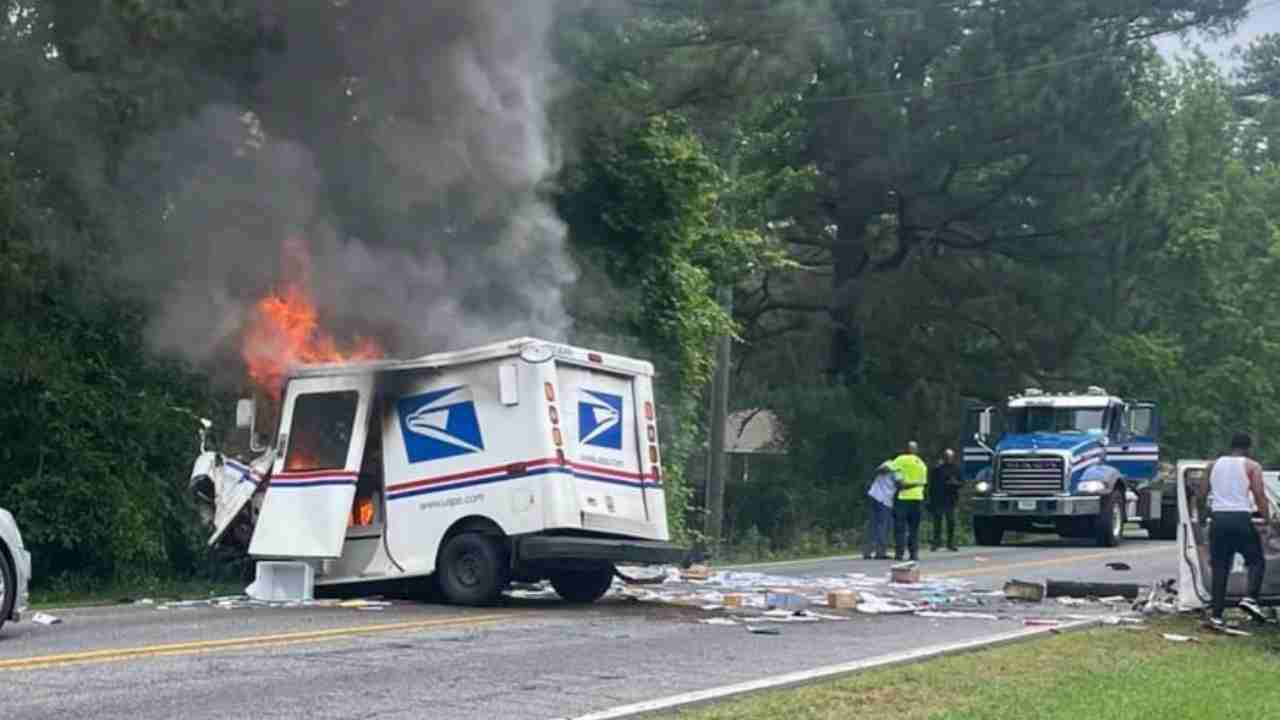 USPS truck catches fire in Riverdale, GA
