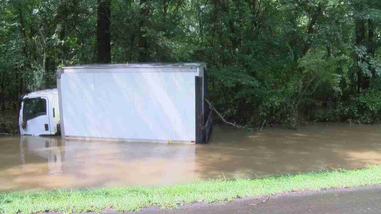 Arkansas Postal Truck Driver Rescued From Flash Flooding - Postal Times