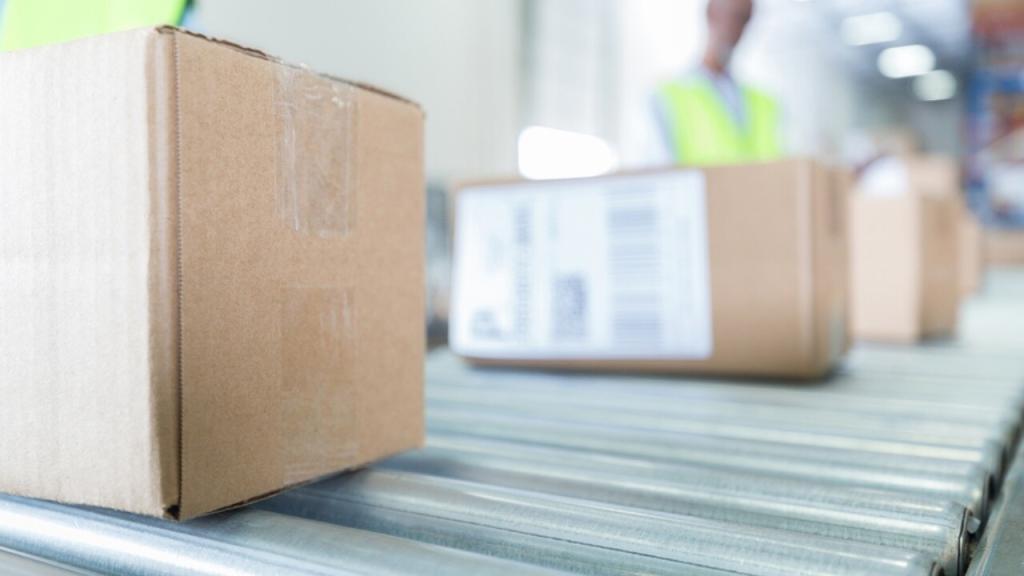 American shoppers forgo faster shipping to stretch budgets