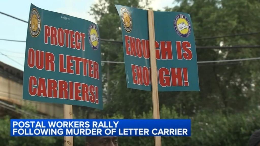 USPS letter carriers hold rally after postal worker killed in Chicago shooting
