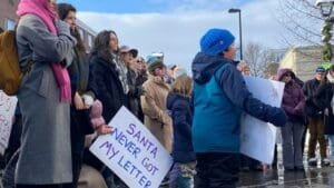 Hundreds rally to restore Montpelier post office months after losing it to floods
