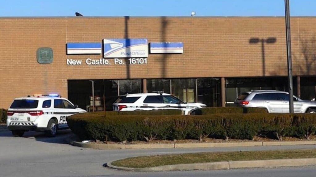 Police seek man whose gun misfired in post office