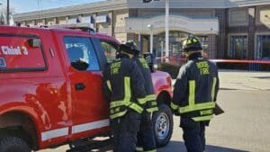 Boise Fire Department crews close off Overland post office for hazmat situation