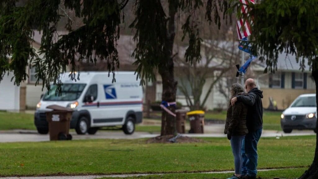 US Postal Service honors slain Rockford mailman with procession