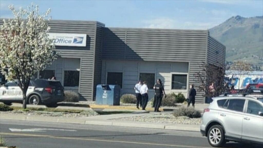 Unruly customer tased after punching cop at Wenatchee post office