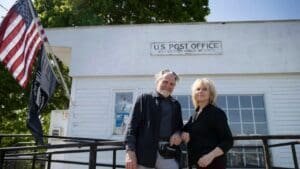 Boothbay Harbor couple got to know Maine by visiting every post office