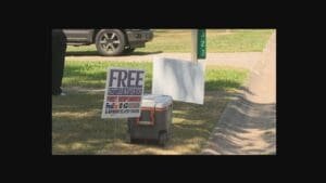 A little more comfortable: Local man aids overheated delivery drivers with free water