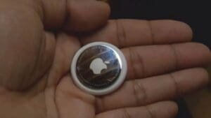 Woman sends herself Apple AirTag to catch mail thieves