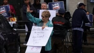 Community rallies to save East Beckley Post Office Station