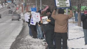 DSM postal workers rally during contract negotiations