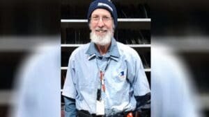 Kansas mail carrier named ‘Hero of the Year’ for saving man after suicide attempt