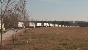Hundreds of truckers wait in long lines at Georgia USPS distribution center