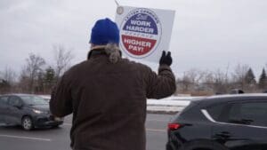 'It's a pay cut': USPS union members call on workers to vote 'no' on contract