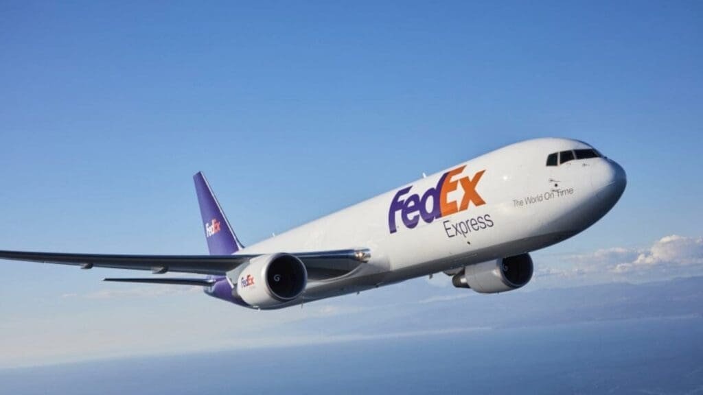 FedEx braces for 50% cut in Postal Service air contract