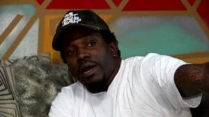 Stranger saves postal worker during shootout with armed robbery