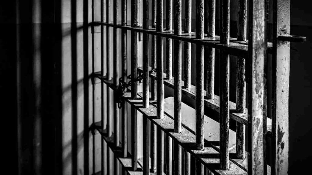 Columbus man sentenced to federal prison for robbing mail carrier with ...