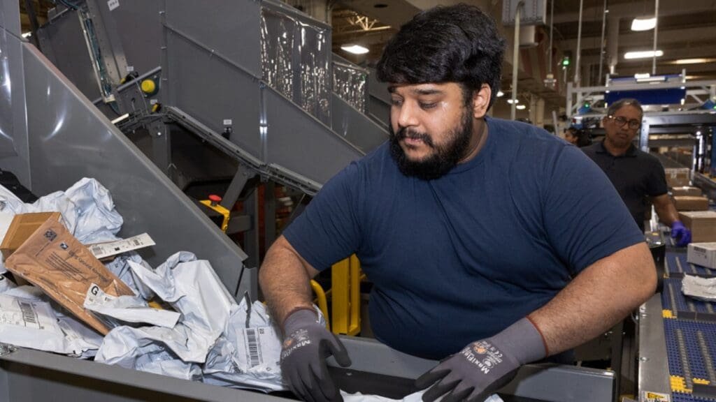 USPS, NPMHU extend contract talks