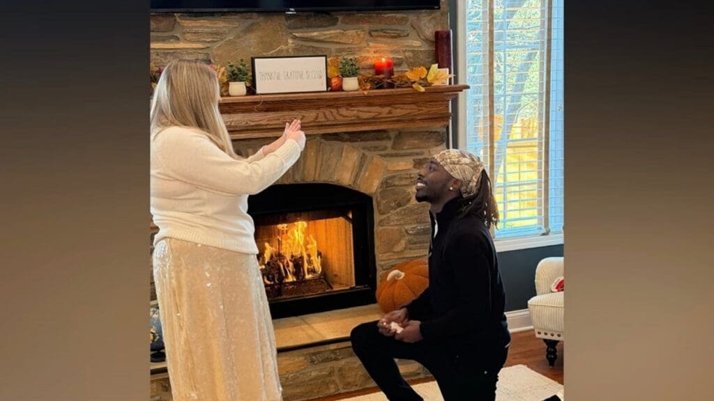 Family celebrates 2nd Thanksgiving dinner with mail carrier who came to father's aid