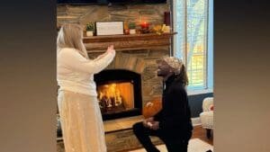 Family celebrates 2nd Thanksgiving dinner with mail carrier who came to father's aid