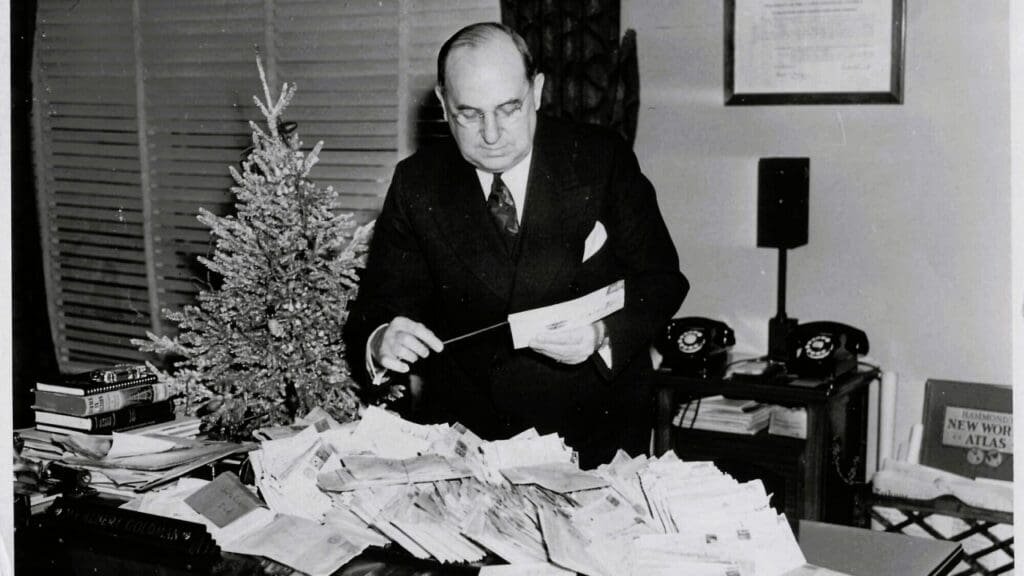Jewish NY postmaster grew, shaped USPS letters to Santa program in 1930s, ’40s