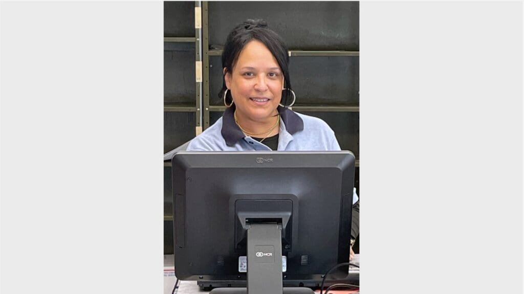 USPS retail associate sensed a customer was getting scammed