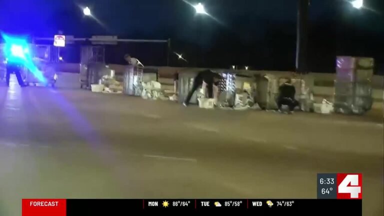 Mail spills out of USPS truck in St. Charles