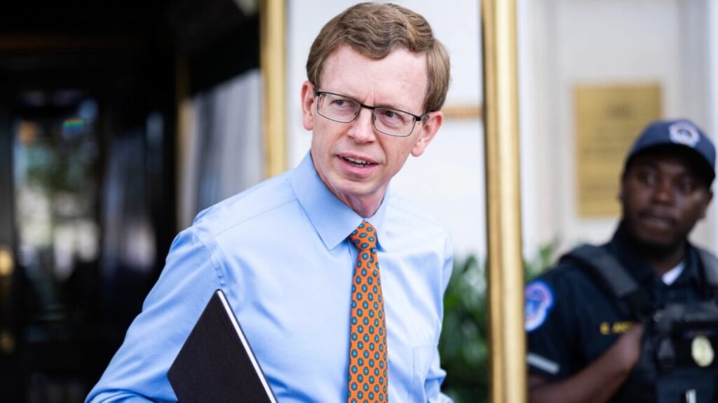 Rep. Johnson tours Sioux Falls USPS facility and discusses issues