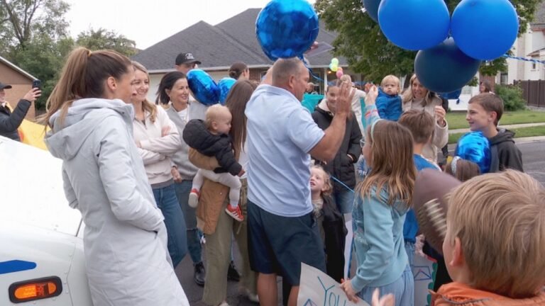 Holladay neighborhood celebrates mail carrier who connected with generations for 41 years
