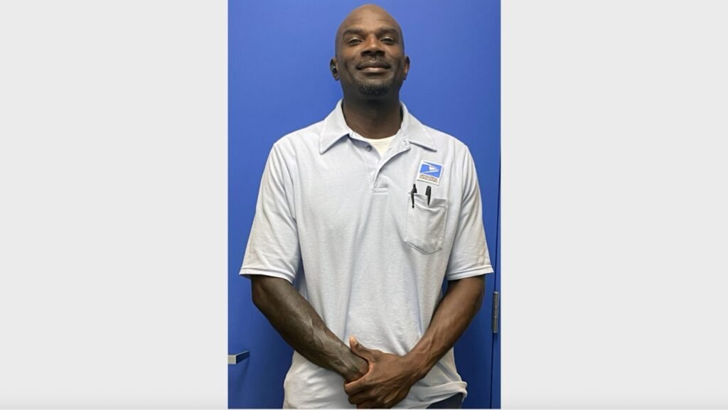 This letter carrier helped police find a missing child