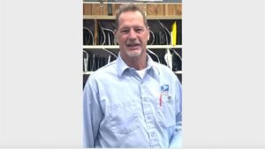 This letter carrier freed a child from a car seat