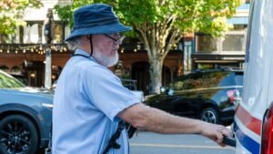 Salem postal worker marks 50 years of government service
