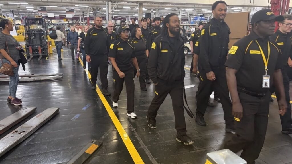 USPS to deploy nearly 1,000 armed private security guards at 18 facilities.