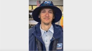 This letter carrier came to the aid of a woman who had fallen on her porch